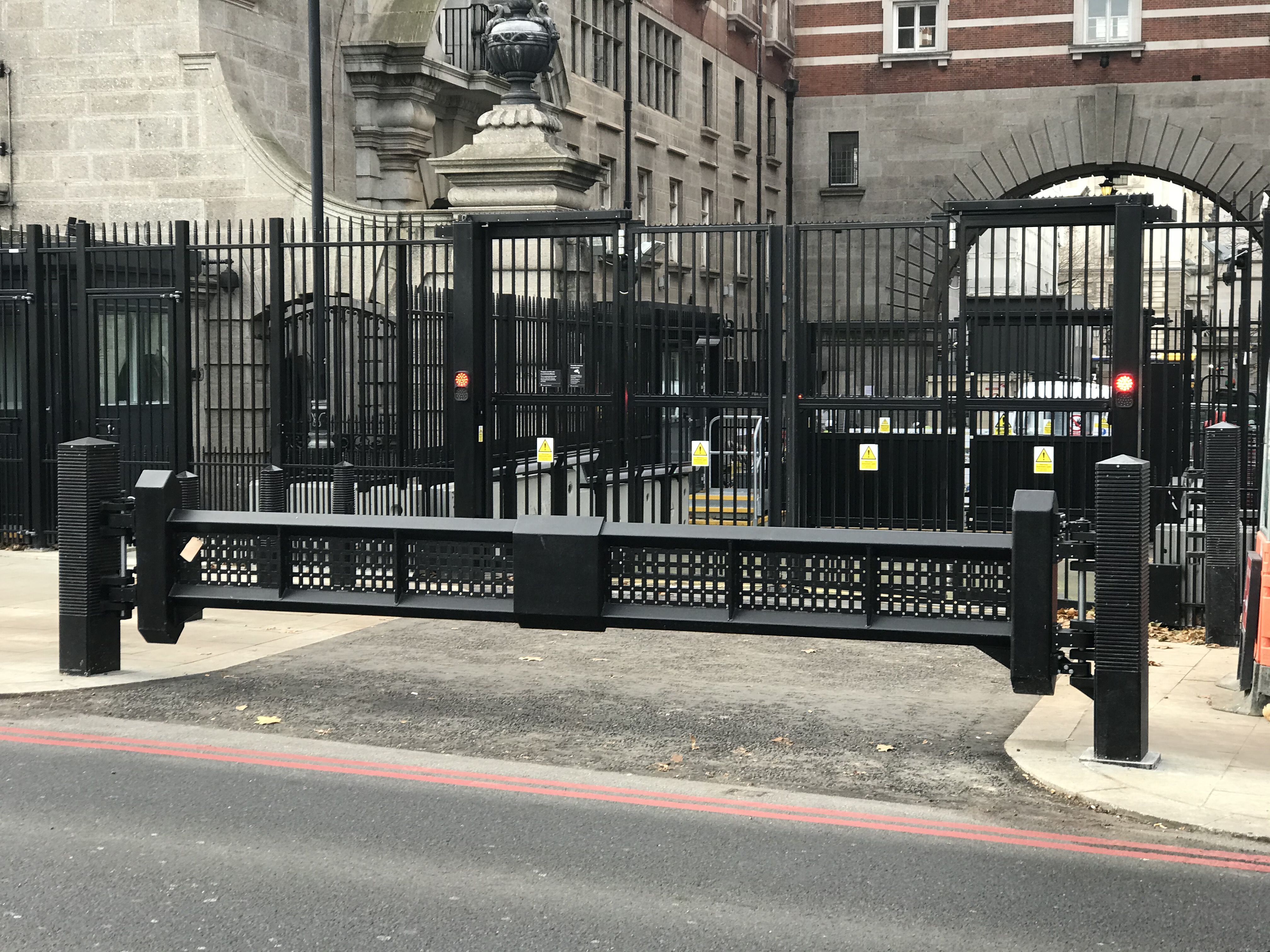 Triple Air Lock Gate system at Westminster