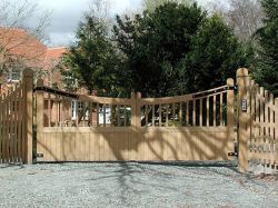 Eagle Hardwood Electric Gate Sussex